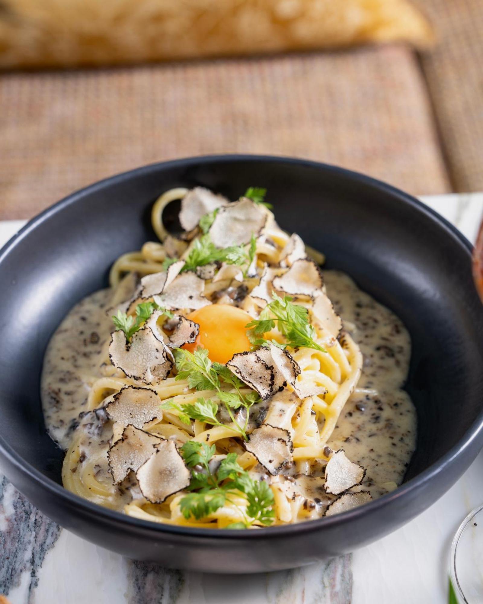 Sly Berlin 호텔 외부 사진 Pasta with black truffle